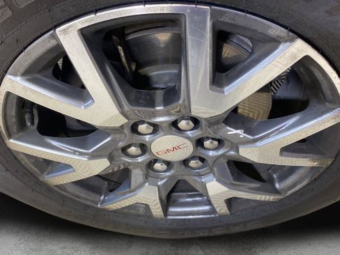 Used 2023 GMC Acadia SLT w/ LPO, Floor Liner Package FWD image 8