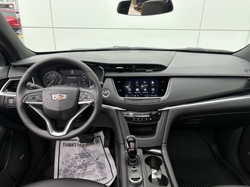 Certified 2024 Cadillac XT6 Luxury w/ LPO, Floor Liner Package AWD/4WD image 22