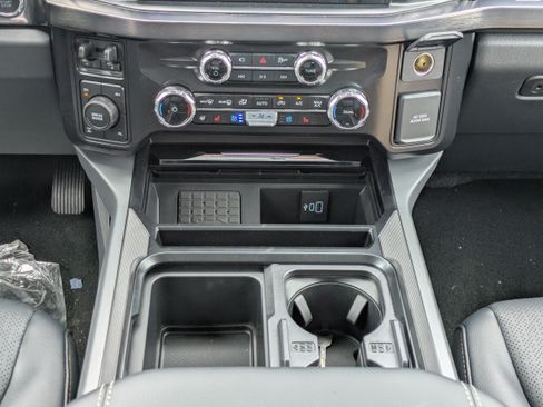New 2026 Ford F250 Lariat w/ Black Appearance Package AWD/4WD image 18