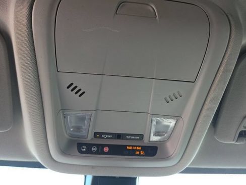 Used 2021 GMC Acadia SLE FWD image 32
