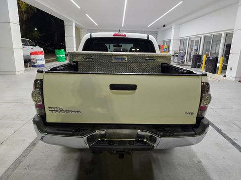 Used 2012 Toyota Tacoma 4x4 Double Cab w/ TRD Off-Road Pkg image 5