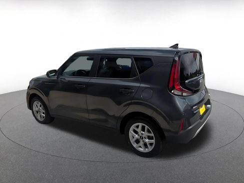 Used 2025 Kia Soul LX w/ LX Technology Package FWD image 10