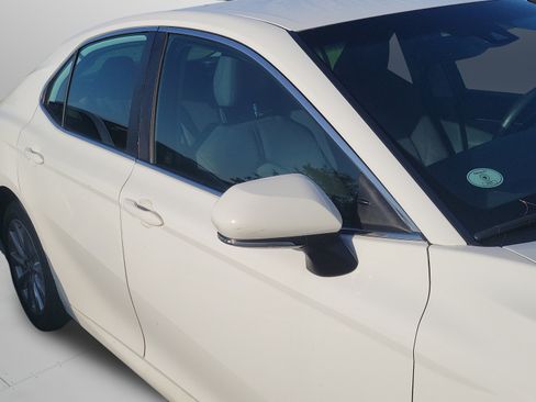 Used 2018 Toyota Camry LE w/ Convenience Package FWD image 17