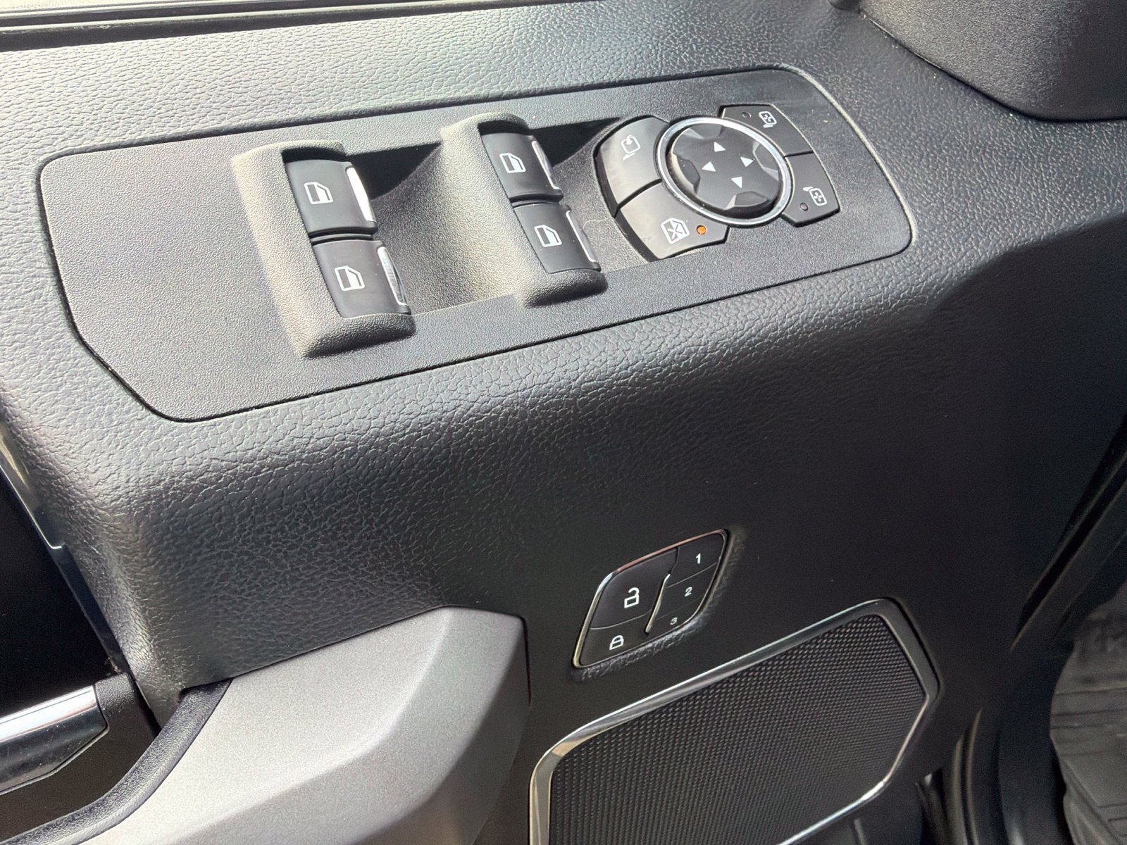 Used 2019 Ford F150 Platinum w/ Equipment Group 701A Luxury AWD/4WD image 16