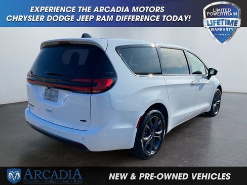 New 2026 Chrysler Pacifica Select image 5