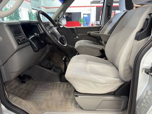 Used 2002 Volkswagen Eurovan MV image 43