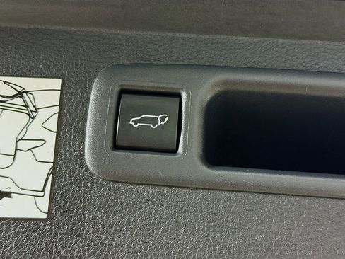 Used 2023 Toyota Highlander Limited image 38