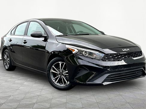 Certified 2023 Kia Forte LXS w/ LXS Technology Package image 3