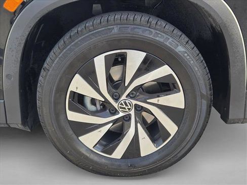 Used 2025 Volkswagen Tiguan S image 22