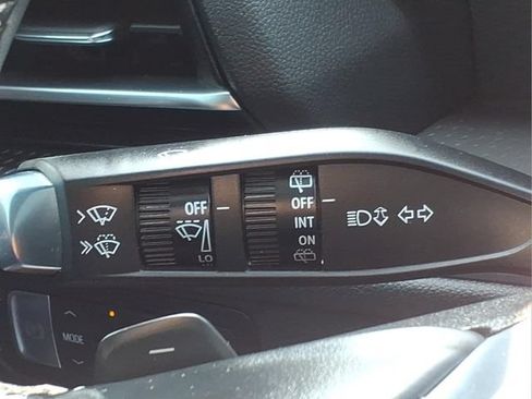 Used 2025 Chevrolet Traverse LT w/ Sun and Wheel Package FWD image 28