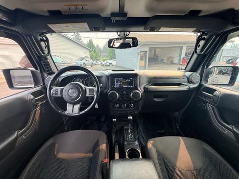 Used 2017 Jeep Wrangler Unlimited Sport AWD/4WD image 15