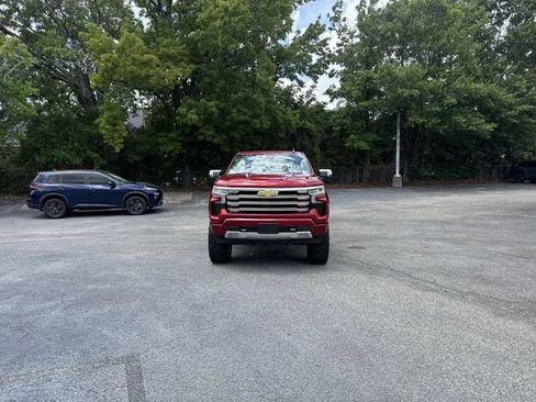Used 2022 Chevrolet Silverado 1500 High Country w/ High Country Premium Package AWD/4WD image 2