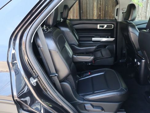 Used 2021 Ford Explorer XLT w/ Equipment Group 202A AWD/4WD image 23