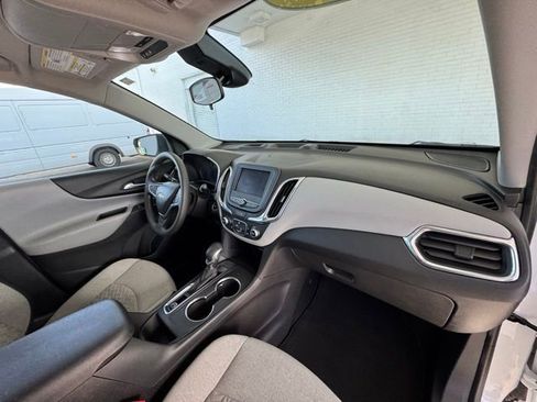 Used 2022 Chevrolet Equinox LS image 17