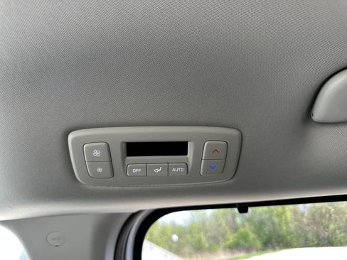 New 2025 Kia Carnival EX image 16