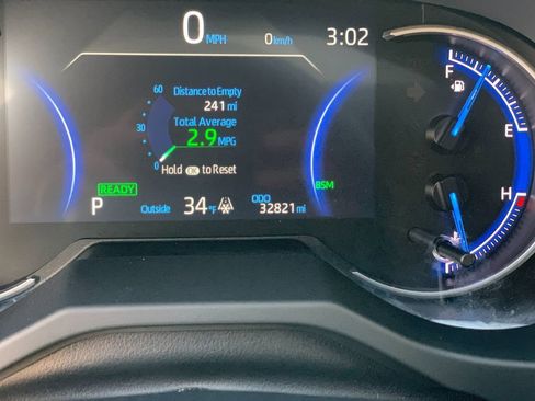 Used 2023 Toyota RAV4 SE w/ Convenience Package image 31