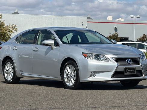 Used 2013 Lexus ES 300h w/ Luxury Pkg FWD image 5
