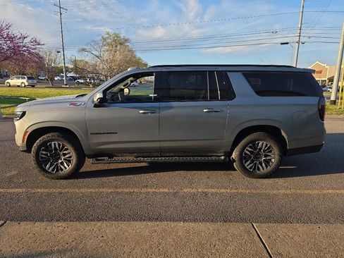 Used 2025 Chevrolet Suburban Z71 image 6