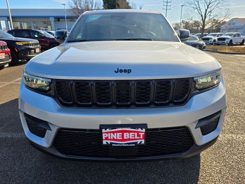 New 2025 Jeep Grand Cherokee Altitude image 7