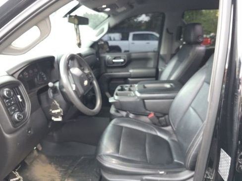 Used 2019 Chevrolet Silverado 1500 Custom w/ Custom Value Package AWD/4WD image 9