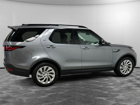 New 2026 Land Rover Discovery S image 6