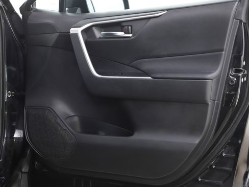 Used 2022 Toyota RAV4 XLE w/ Convenience Package image 12