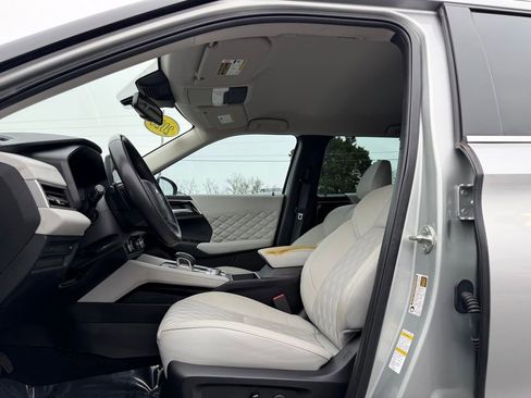 Used 2023 Mitsubishi Outlander SEL FWD image 12