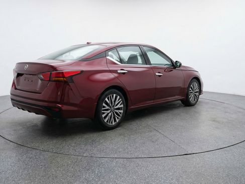 Used 2025 Nissan Altima 2.5 SV image 9