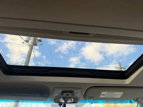 Used 2017 Toyota Sienna FWD image 32