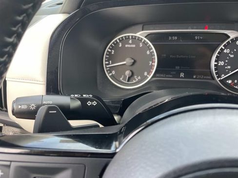 Used 2024 Nissan Pathfinder SL AWD/4WD image 36