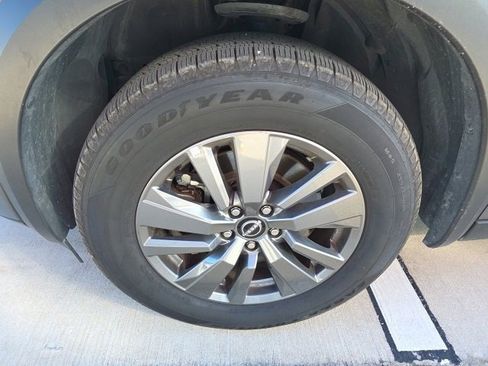 Used 2024 Nissan Pathfinder SV image 11