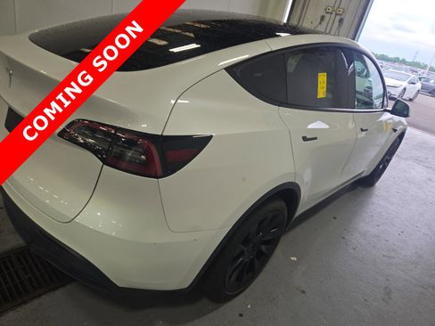 Used 2023 Tesla Model Y 2WD image 3