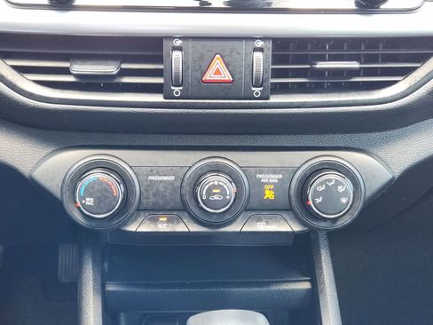 Used 2023 Kia Forte LXS w/ LXS Technology Package FWD image 18