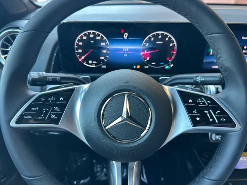New 2025 Mercedes-Benz GLB 250 image 22