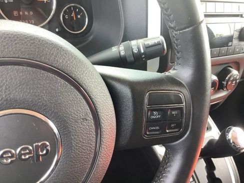 Used 2014 Jeep Compass Latitude FWD image 26