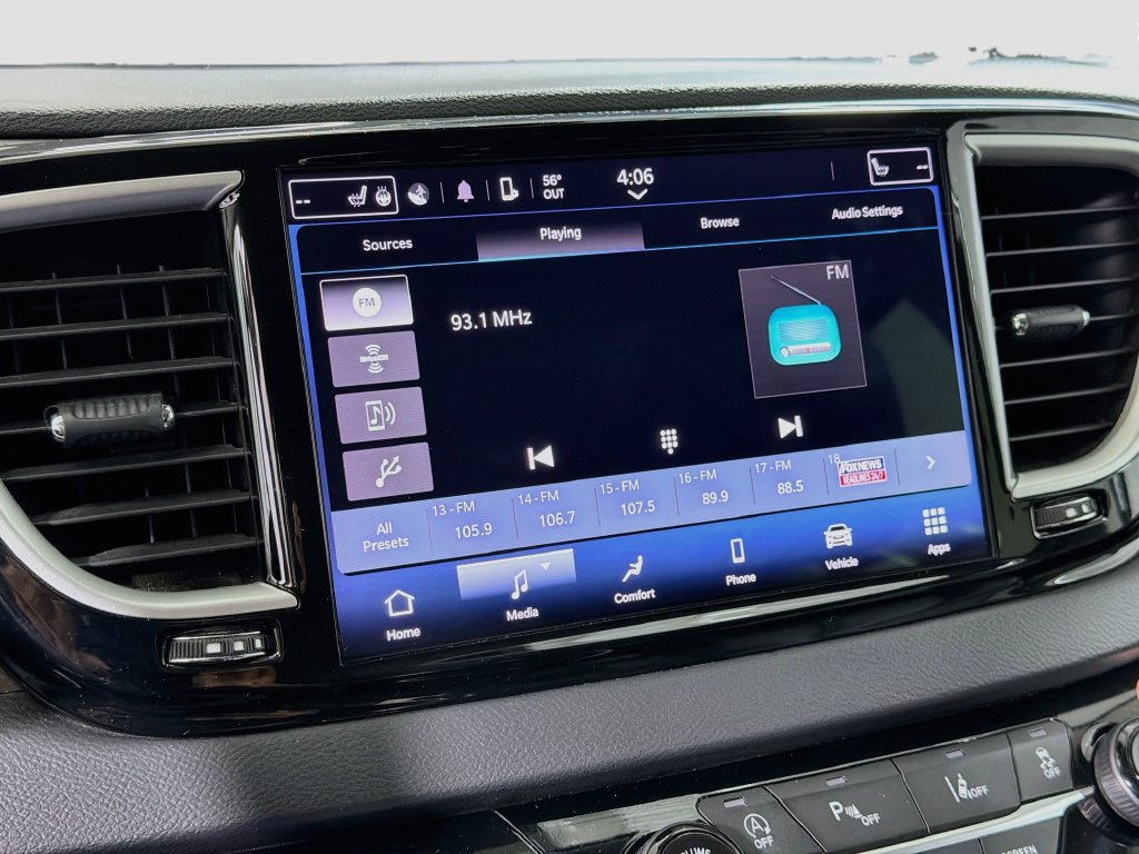 Used 2024 Chrysler Pacifica Touring-L FWD image 15