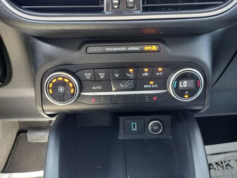 Used 2020 Ford Escape SE image 40