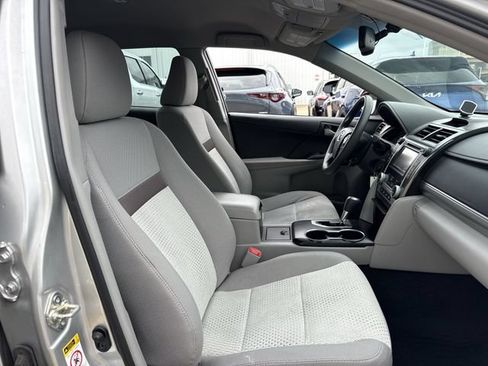 Used 2013 Toyota Camry LE FWD image 25