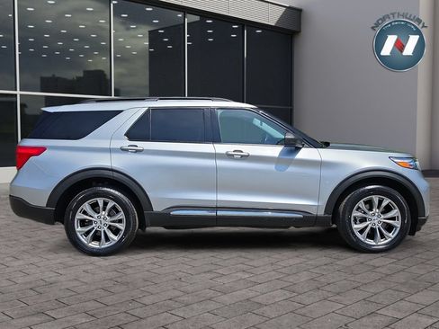 Used 2022 Ford Explorer XLT w/ Equipment Group 202A AWD/4WD image 6