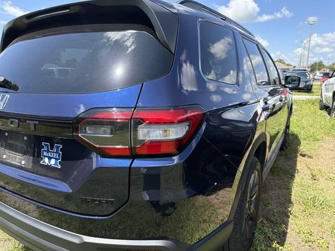 Used 2025 Honda Pilot Sport image 8