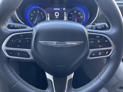 Used 2023 Chrysler Pacifica Touring-L FWD image 33