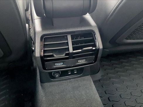 Used 2025 Audi Q3 2.0T Premium Plus image 37