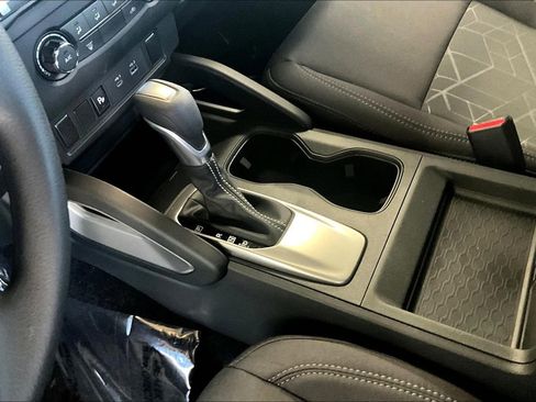 Used 2025 Nissan Frontier SV image 13