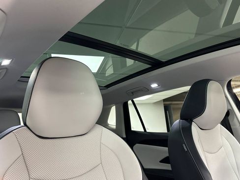 New 2026 Volkswagen Tiguan SE AWD/4WD image 16