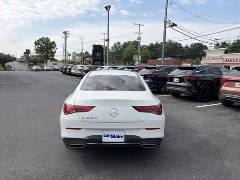 Used 2022 Mercedes-Benz CLA 250 image 4