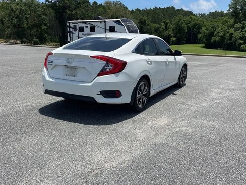 Used 2018 Honda Civic EX-L image 9