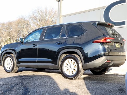 Used 2025 Toyota Grand Highlander XLE image 6