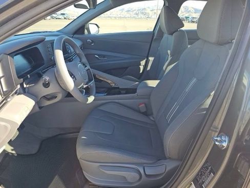 Used 2025 Hyundai Elantra Hybrid FWD image 13
