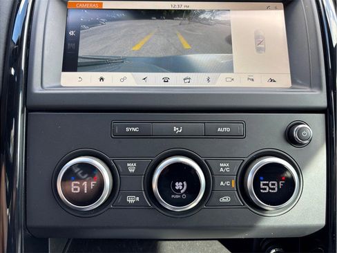 Used 2018 Land Rover Discovery SE image 30