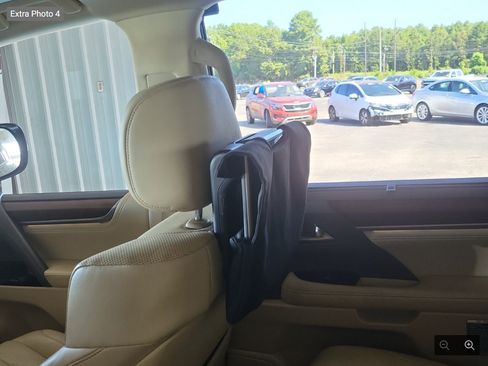 Used 2017 Lexus LX 570 4WD w/ Luxury Package image 12